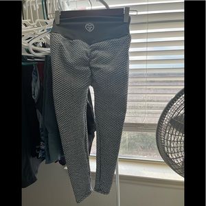 Gray booty scrunch, bubble weave leggings